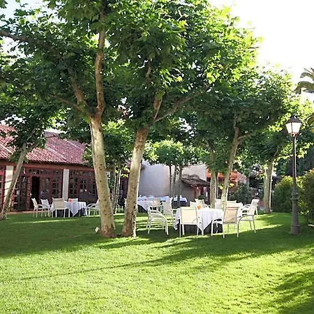 Hotel El Rancho 4*