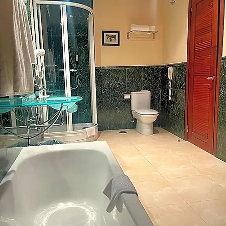 El Rancho Hotel Torrecaballeros