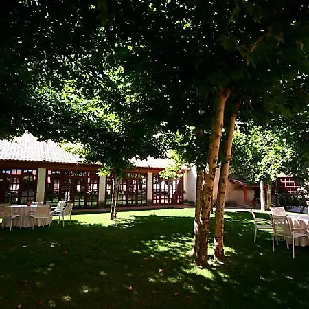El Rancho Hotel Torrecaballeros