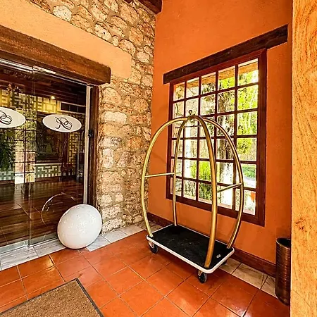 Hotel El Rancho 4*