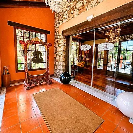 Hotel El Rancho 4*